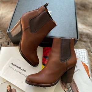 *NEW Frye Tate Chelsea Boot